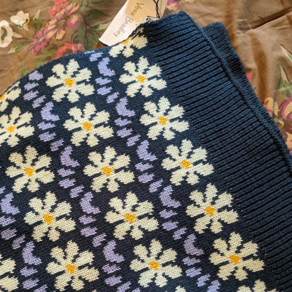 Vera Bradley cozy scarf Floral Bursts - Picture 4 of 10